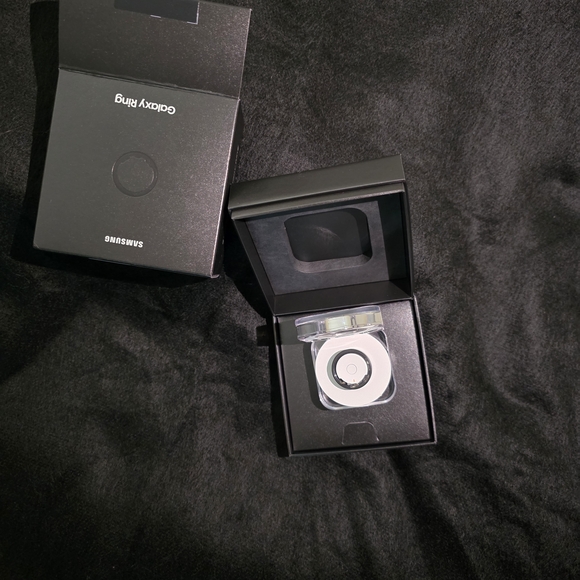 Samsung Galaxy Ring in Black - Picture 3 of 3